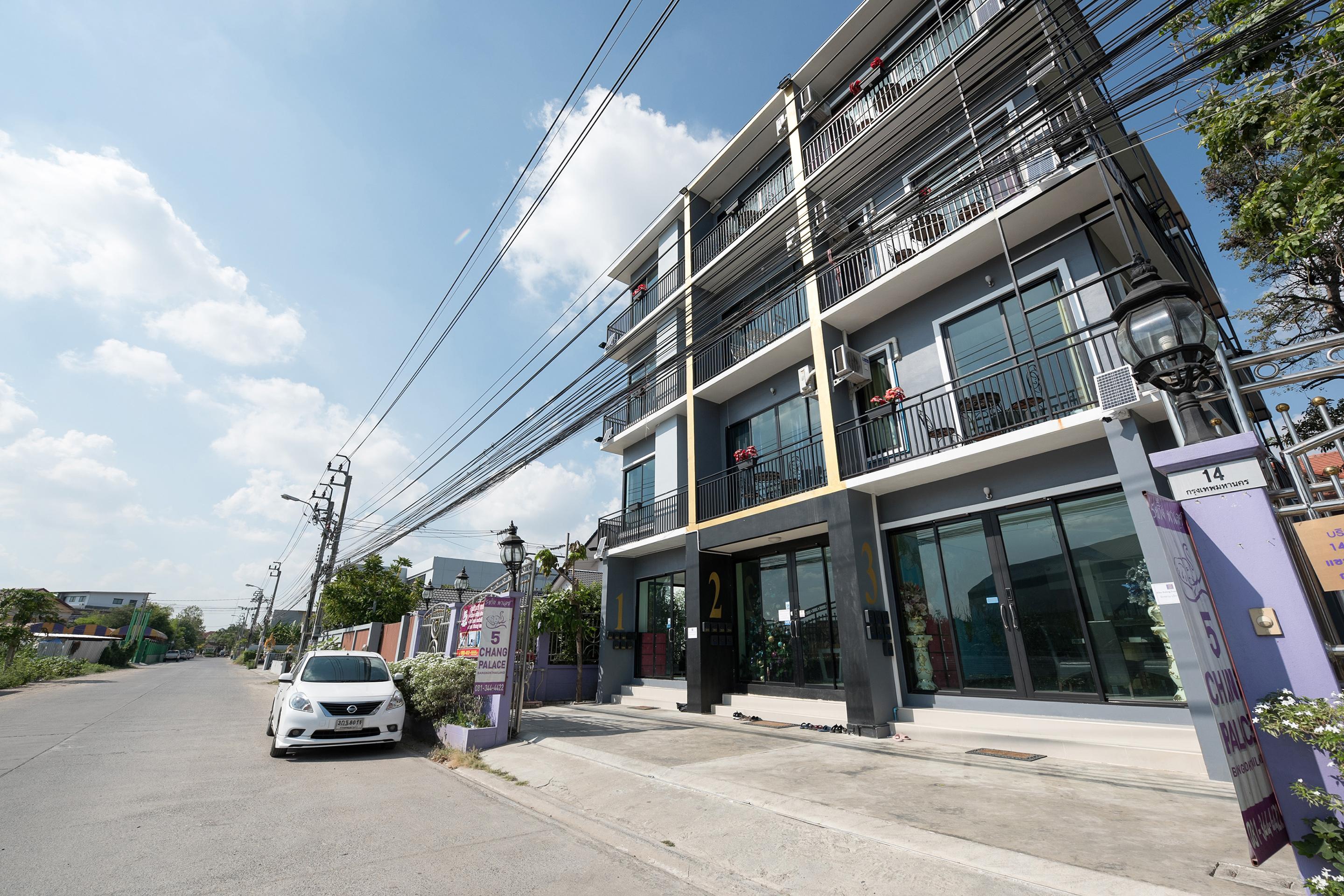 5 Chang Palace Hotel Bangkok Exterior photo